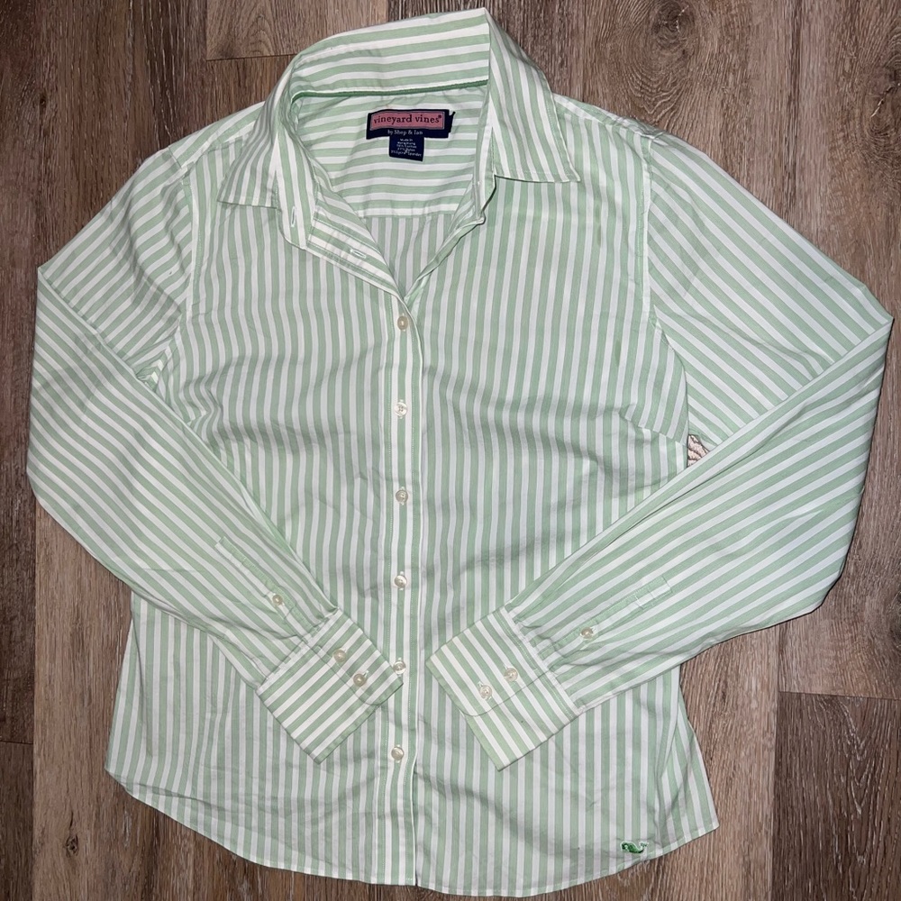 Vineyard Vines Women's Striped Green Button Up Size 8